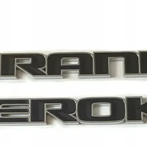 GRAND CHEROKEE emblemat znaczek czarny srebrna obwódka Niska cena