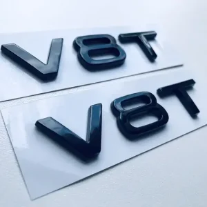 Emblemat logo znaczek V8T czarny połysk 2 szt. komplet na ABS do Audi Najlepsza cena