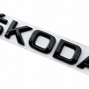 Emblemat z szablonem znaczek logo litery napis SKODA na tył czarny połysk Nowość