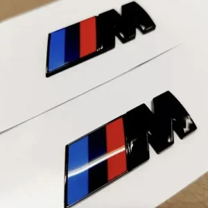 Kup teraz BMW EMBLEMAT LOGO ZNACZEK NA BŁOTNIK M Pakiet E46 E60 F10 F30 G05 G20 X3 X5