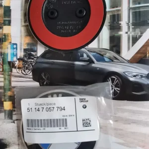 Szybka dostawa ZNACZEK EMBLEMAT BMW F07 F07 LCI GT 82MM MASKA 2 PIN 51147057794