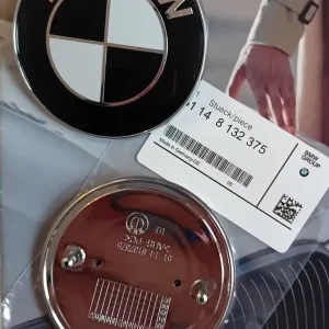 Wyprzedaż EMBLEMAT LOGO ZNACZEK CZARNY BMW 51148132375 ŚREDNICA 82MM MASKA