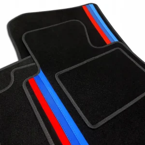 DYWANIKI WYCIERACZKI WELUROWE DO BMW 1 E87 (2004-2013)CZARNE+ SPORTOWE PASY Oferta