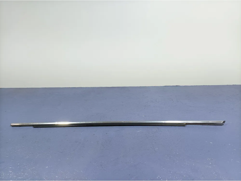 Zamów teraz MAZDA 6 III GJ LIFT LISTWA ZGARNIAJĄCA SZYBY DRZWI PRZÓD LEWY