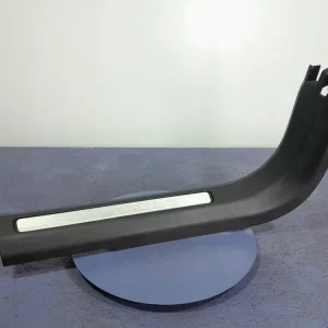 VOLVO XC60 II LISTWA WEWNĘTRZNA PROGU LEWY PRZÓD R-DESIGN 3144801 Wyprzedaż