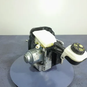 VOLVO XC40 I LIFT 2.0 B3 HYBRID 163 KM POMPA ABS SERWO 32384760 32384756 Premium