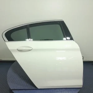 BMW 5 G30 SEDAN DRZWI TYŁ TYLNE PRAWE 300 ALPINWEISS III Niska cena