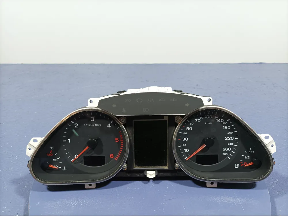 AUDI A6 C6 3.0 TDI 233 KM LICZNIK ZEGARY EU 4F0920932D Oferta limitowana