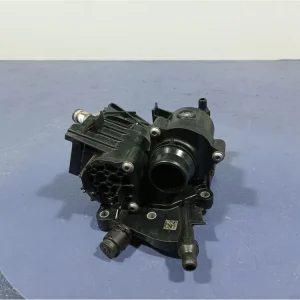 BMW 7 G11 G12 LCI 3.0 D B57D30B OBUDOWA TERMOSTATU 8596107 Tylko dziś