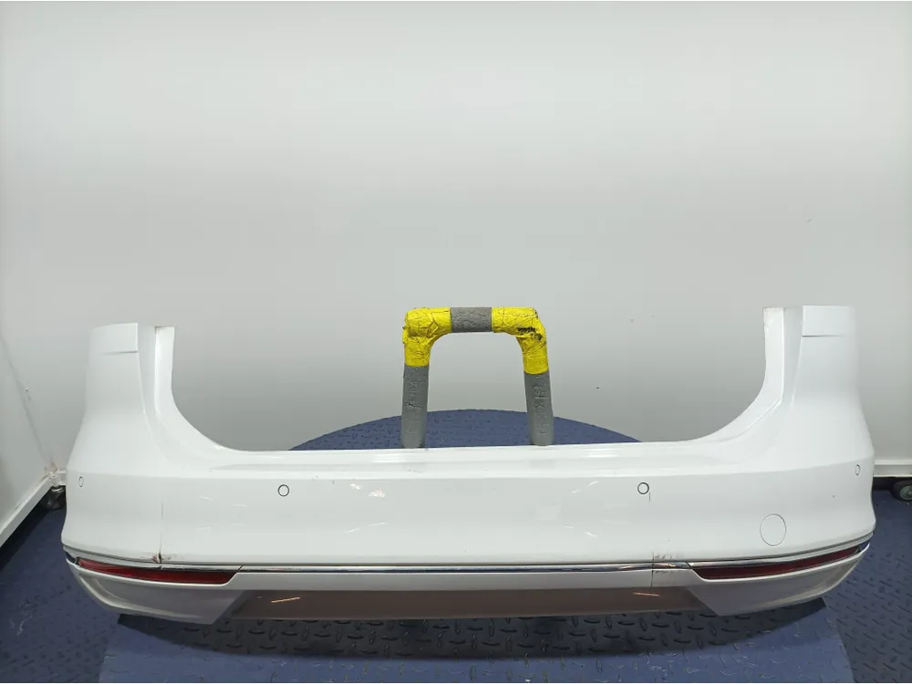 Zamów teraz VW PASSAT B8 KOMBI ZDERZAK TYŁ TYLNY LC9A